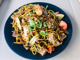 Mie Goreng Indonezyjski z krewetkami
