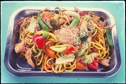 Japoński wok teriyaki.